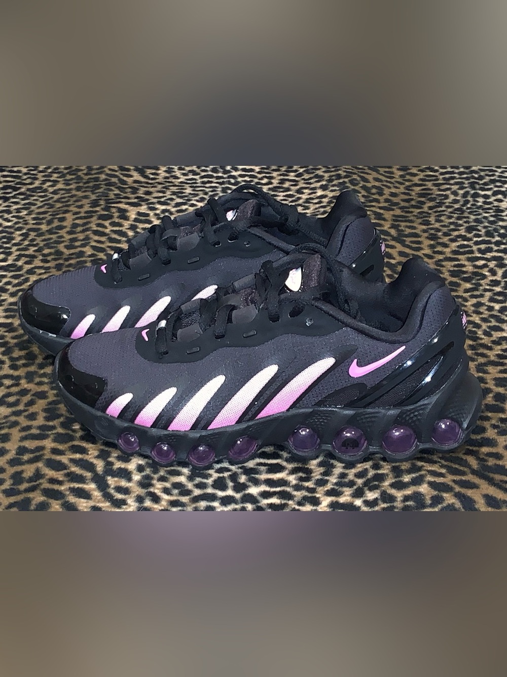 Nike - Picture 2 of 5